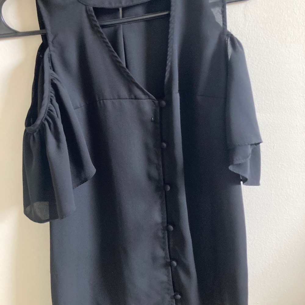 Blouse with buttons